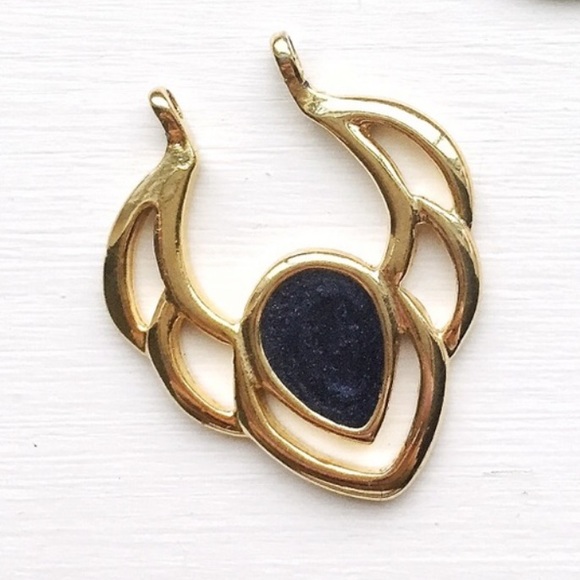 Vintage Jewelry - 💚10/$10💚EUC Floral Pendant